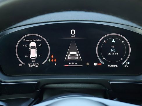 Used 2025 Porsche Cayenne w/ Premium Package image 26