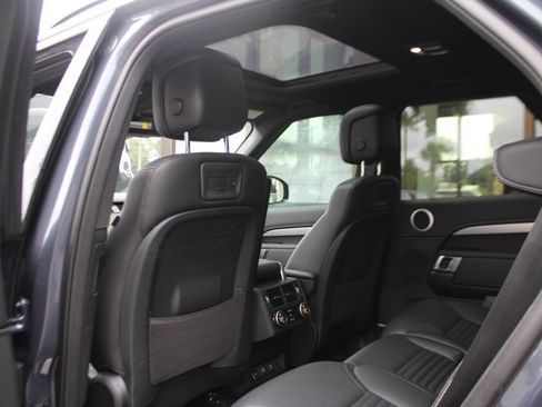 Certified 2024 Land Rover Discovery Dynamic SE image 28