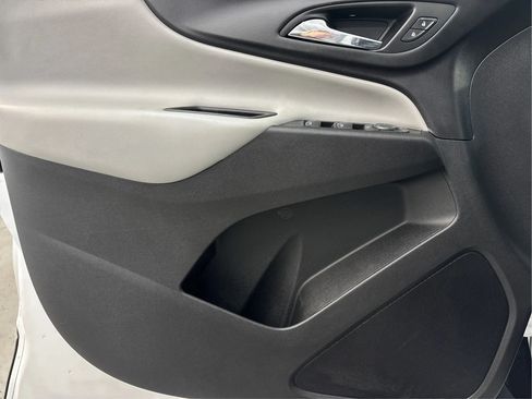 Used 2019 Chevrolet Equinox LS FWD image 25