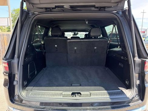 Used 2024 Jeep Wagoneer L Series III w/ Flexible Seating Group AWD/4WD image 7