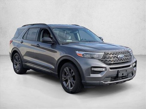 Used 2021 Ford Explorer XLT w/ Equipment Group 202A image 3
