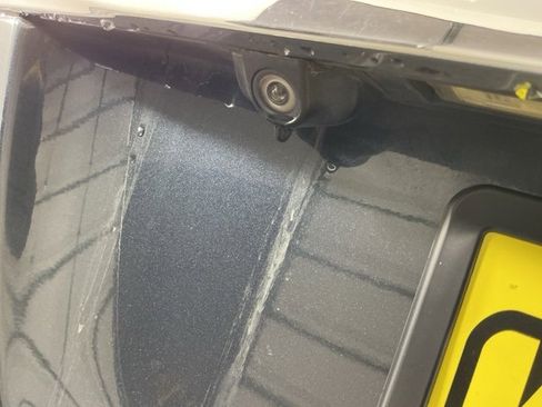 Used 2013 Chrysler Town & Country Touring image 9