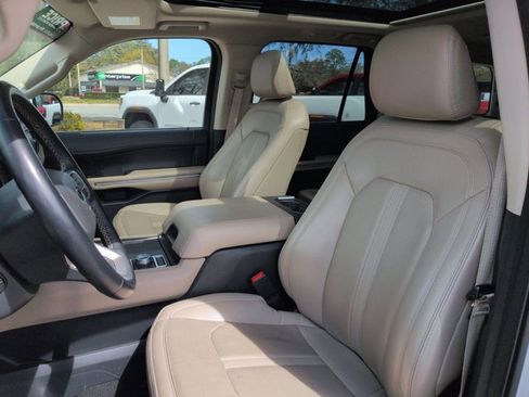Used 2024 Ford Expedition Limited image 17