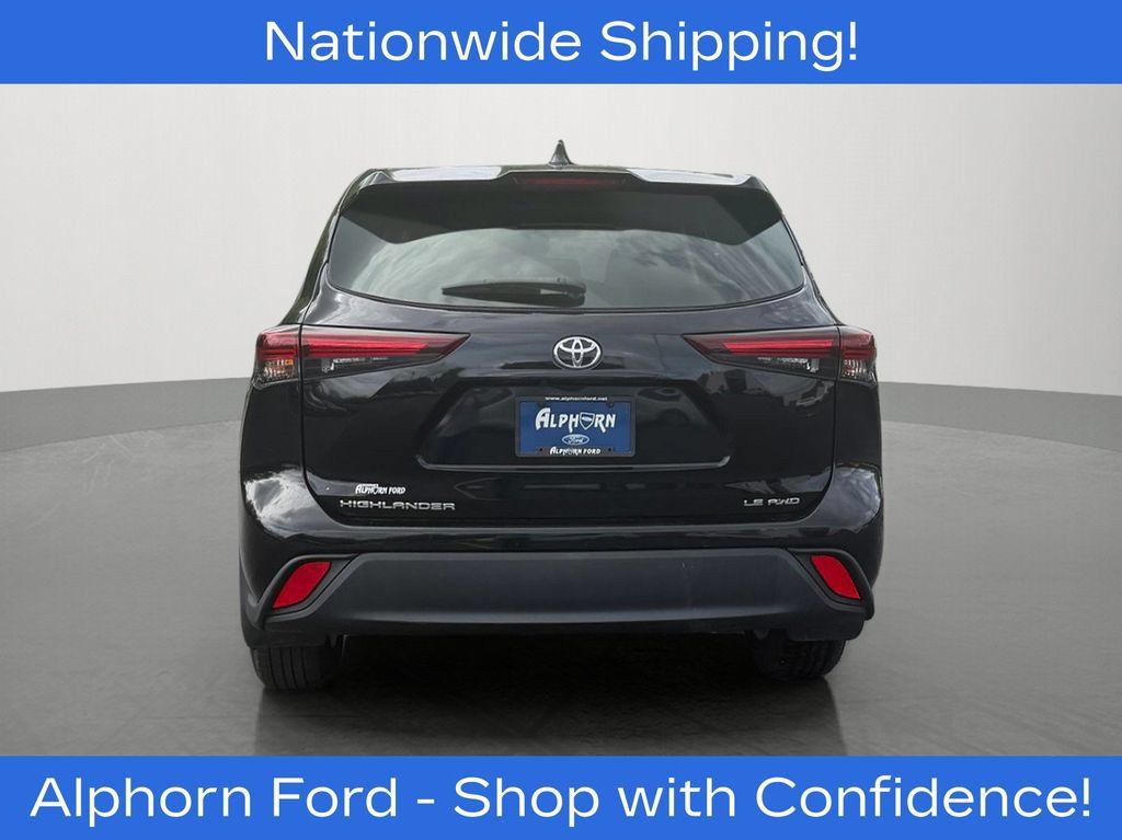 Used 2024 Toyota Highlander LE AWD/4WD image 5