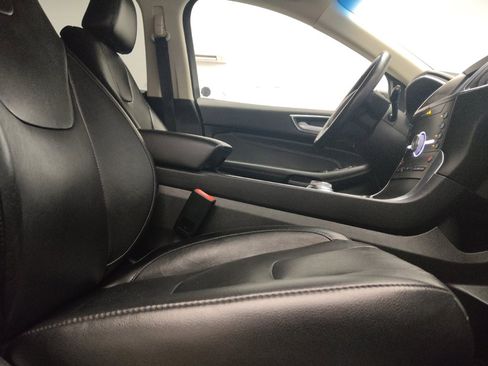 Used 2020 Ford Edge Titanium FWD image 21