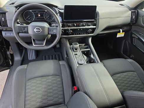 New 2026 Nissan Pathfinder SV image 5