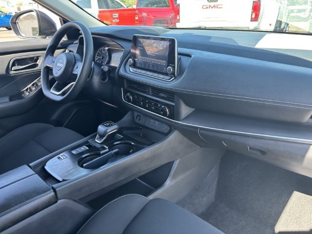 Used 2024 Nissan Rogue S FWD image 12