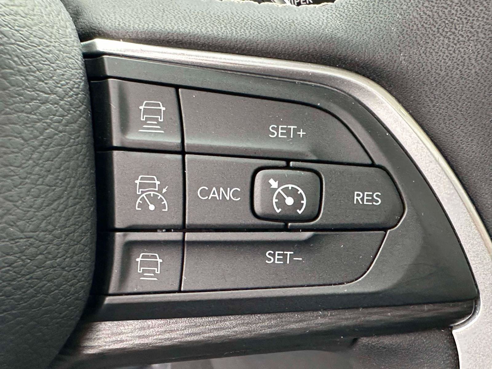 Used 2025 Jeep Grand Cherokee Altitude AWD/4WD image 22