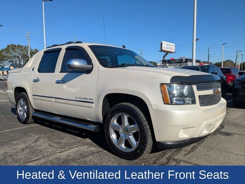 Used 2013 Chevrolet Avalanche LTZ image 2