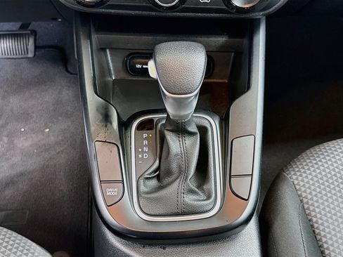 Used 2025 Kia Soul LX w/ LX Technology Package FWD image 24