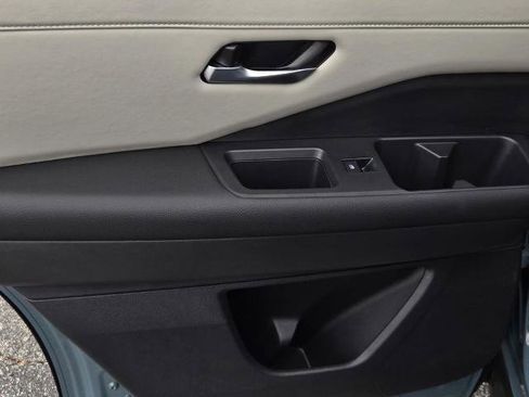 Certified 2026 Nissan Pathfinder SL w/ SL Premium Package FWD image 12