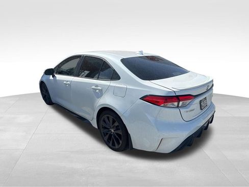 Used 2023 Toyota Corolla SE w/ SE Premium Package FWD image 5