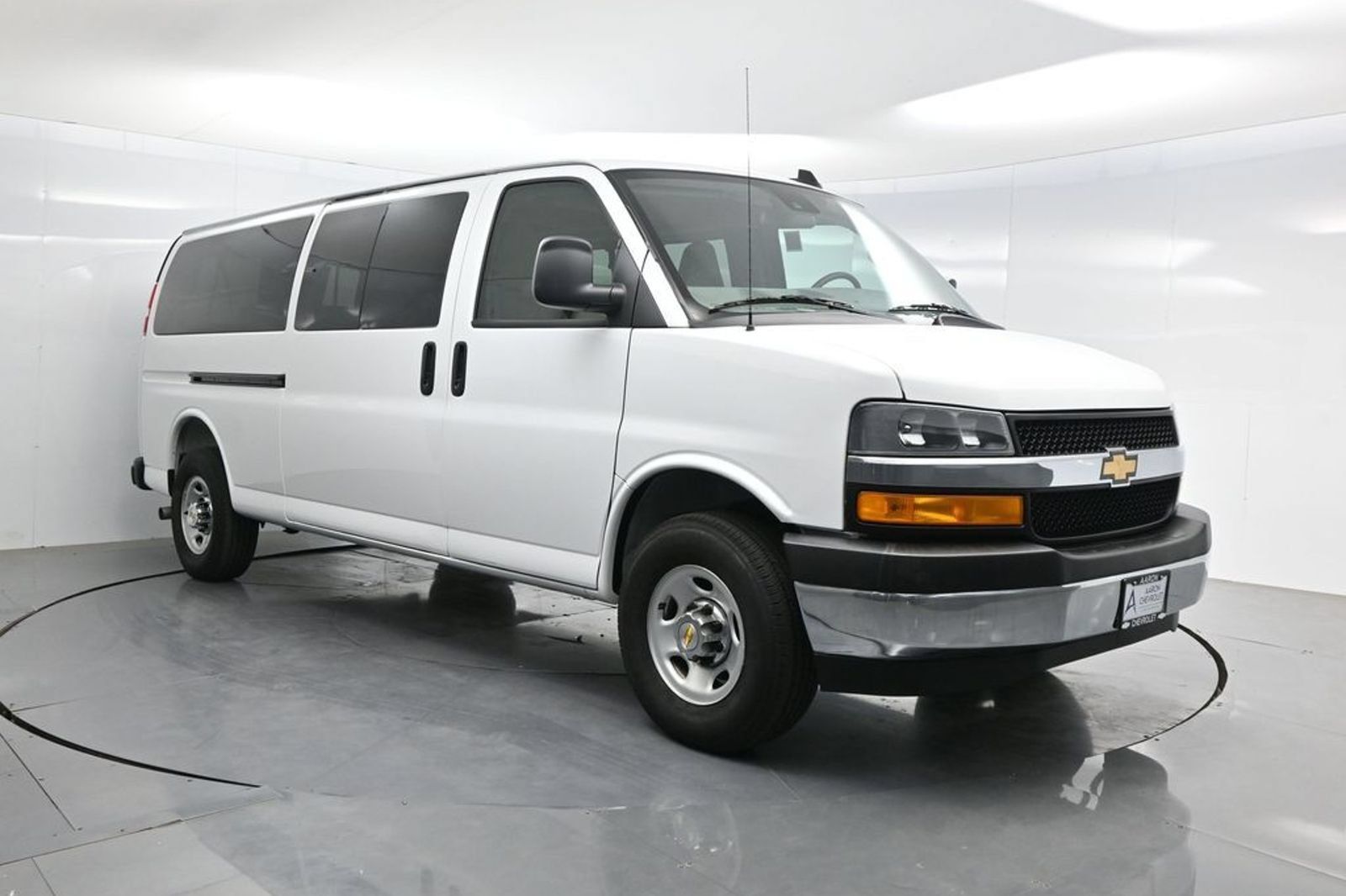 Used 2025 Chevrolet Express 3500 LT w/ LT Preferred Equipment Group RWD image 31