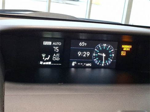 Used 2018 Subaru Forester 2.5i Premium w/ All-Weather Package image 18