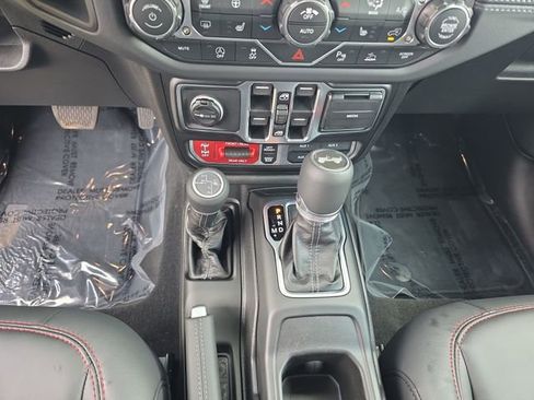 Used 2026 Jeep Wrangler Unlimited Rubicon AWD/4WD image 25