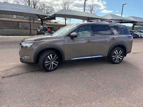 Used 2024 Nissan Pathfinder Platinum w/ Cargo Package image 4