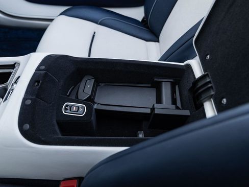 Used 2018 Rolls-Royce Dawn image 30