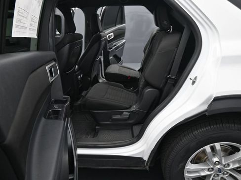 Used 2020 Ford Explorer XLT w/ Class III Trailer Tow Package AWD/4WD image 16