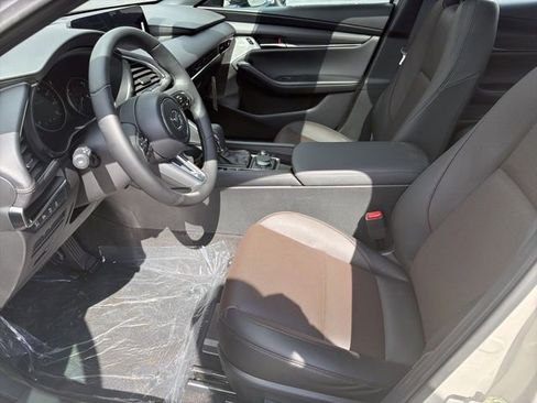 New 2026 MAZDA MAZDA3 Hatchback w/Premium Plus Pkg image 19