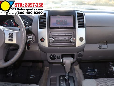 Used 2014 Nissan Frontier SV image 19