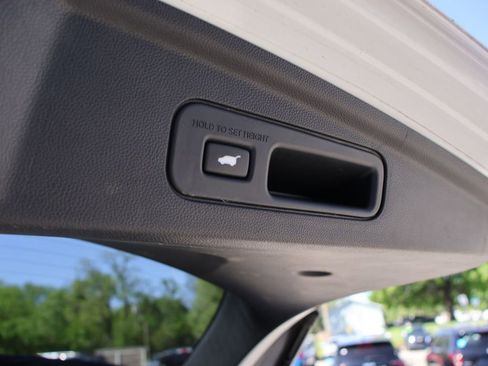 Used 2023 Acura MDX SH-AWD w/ Advance Package image 11