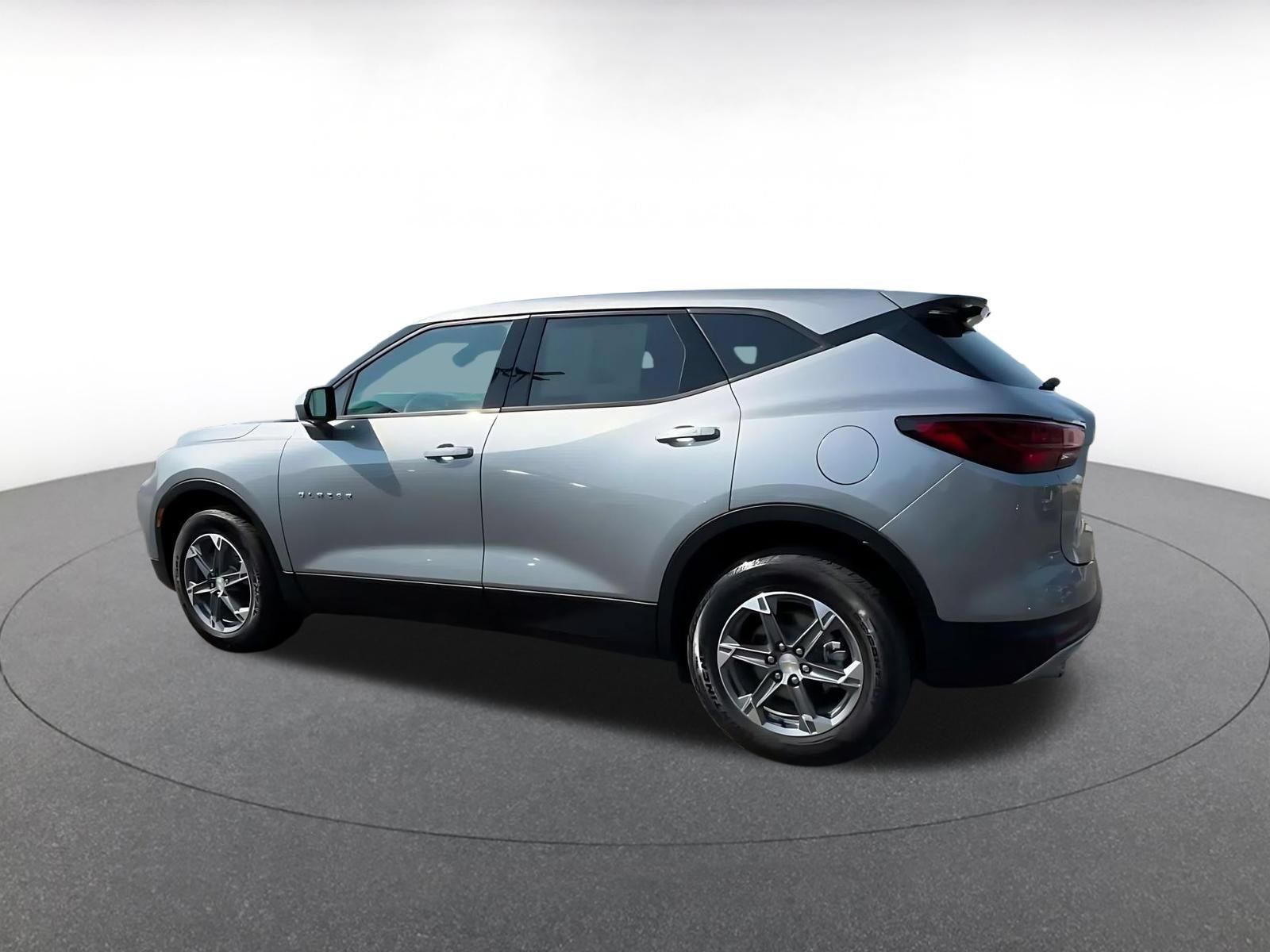 Used 2026 Chevrolet Blazer LT FWD image 9