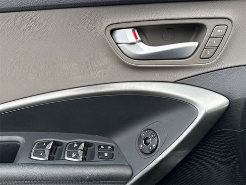 Used 2017 Hyundai Santa Fe SE w/ SE Ultimate Tech Package 03 image 20