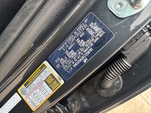Used 2025 Kia Soul LX w/ LX Technology Package FWD image 27