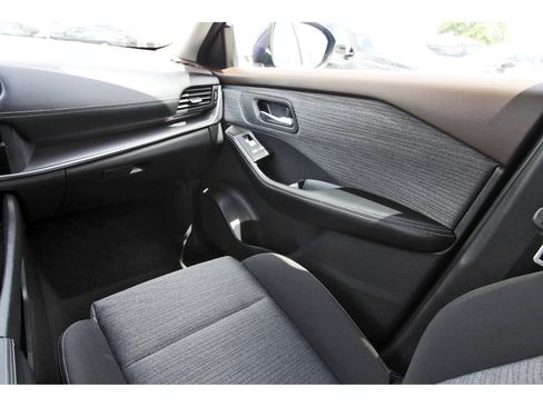 Used 2023 Nissan Rogue SV image 13