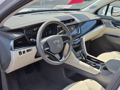Certified 2024 Cadillac XT6 Premium Luxury AWD/4WD image 9
