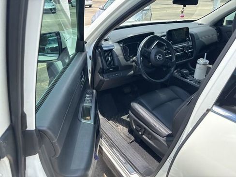 Used 2023 Nissan Pathfinder SV w/ SV Premium Package FWD image 8