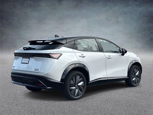 Used 2023 Nissan Ariya AWD image 4