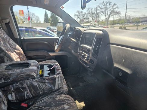 Used 2018 Chevrolet Silverado 2500 LT w/ Midnight Edition AWD/4WD image 3