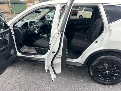 Used 2017 Nissan Rogue SV AWD/4WD image 12