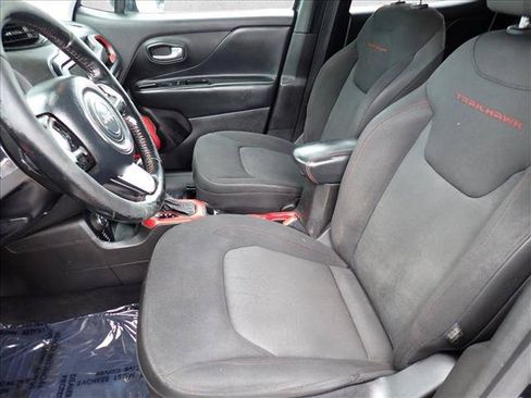 Used 2017 Jeep Renegade Trailhawk AWD/4WD image 11