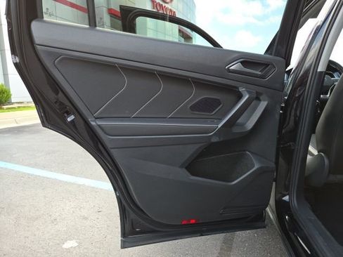 Certified 2022 Volkswagen Tiguan SE w/ Panoramic Sunroof Package image 12