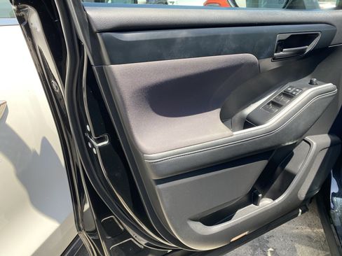 Used 2021 Toyota Highlander LE FWD image 13