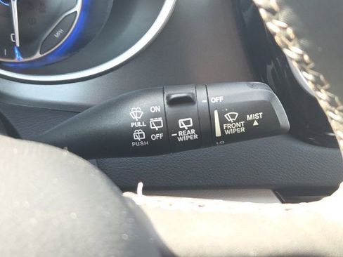 Used 2023 Chrysler Pacifica Touring-L image 46