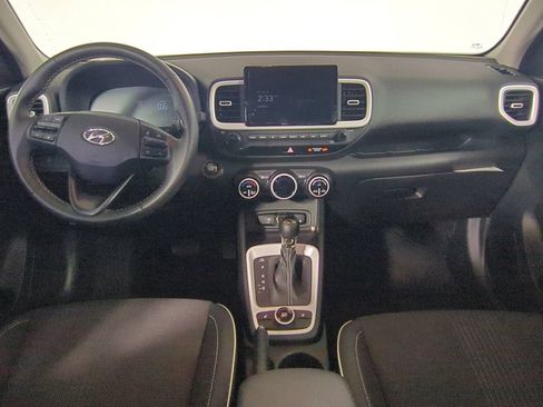 Used 2025 Hyundai Venue Limited FWD image 17