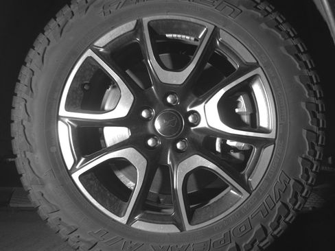 Used 2025 Jeep Compass Trailhawk AWD/4WD image 13