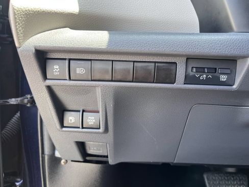 Used 2021 Toyota Sienna XLE w/ XLE Plus Package FWD image 21