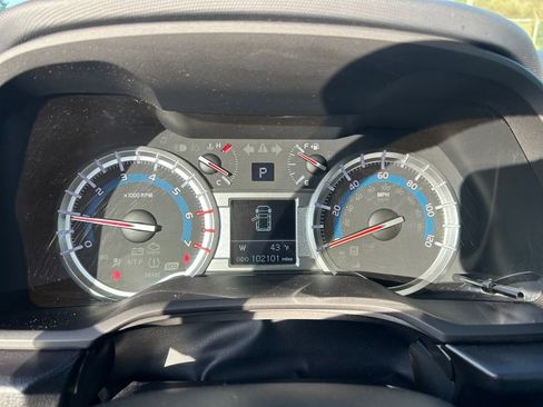 Used 2015 Toyota 4Runner SR5 image 16