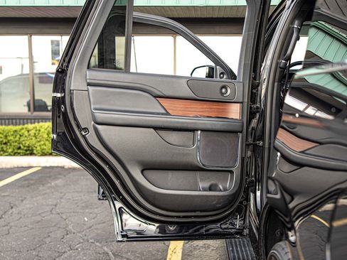 Used 2023 Lincoln Navigator Reserve AWD/4WD image 34