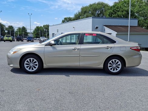 Used 2015 Toyota Camry LE FWD image 4
