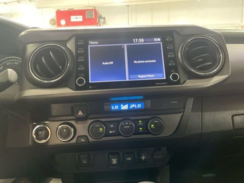 Used 2022 Toyota Tacoma TRD Off-Road AWD/4WD image 19