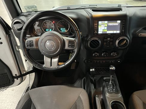 Used 2017 Jeep Wrangler Unlimited Sport image 14