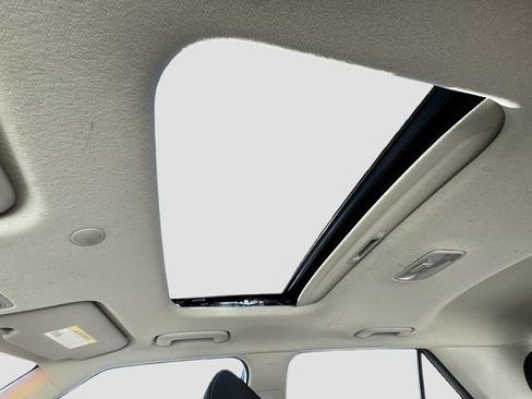 Used 2022 Hyundai Venue SEL FWD image 20