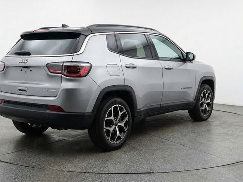 Used 2025 Jeep Compass Limited image 9