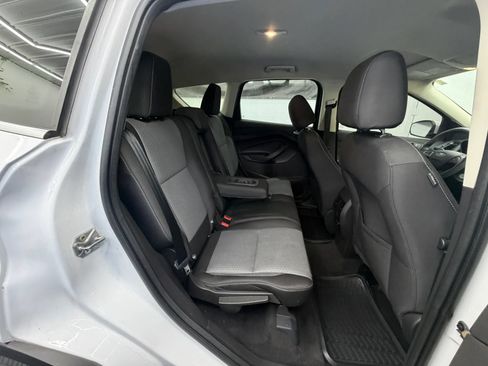Used 2017 Ford Escape SE w/ Equipment Group 201A FWD image 7