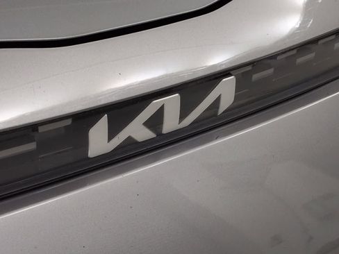 Used 2023 Kia Soul LX w/ LX Technology Package FWD image 11